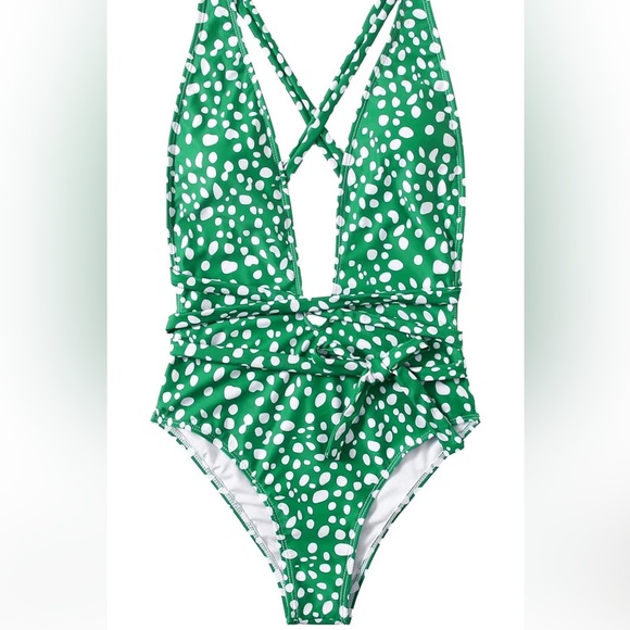 Green suit, so cute! - Picture 1 of 5